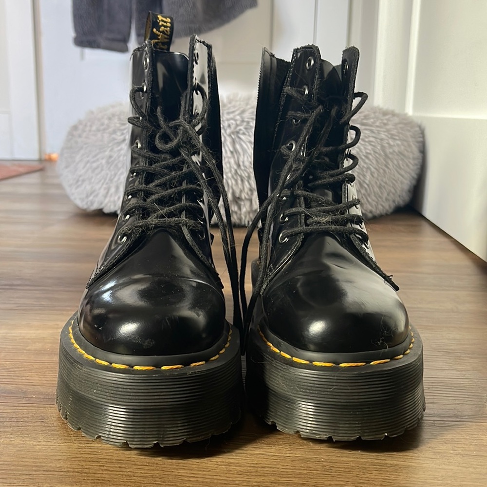 dr martens - jadon smooth leather platform - size 6